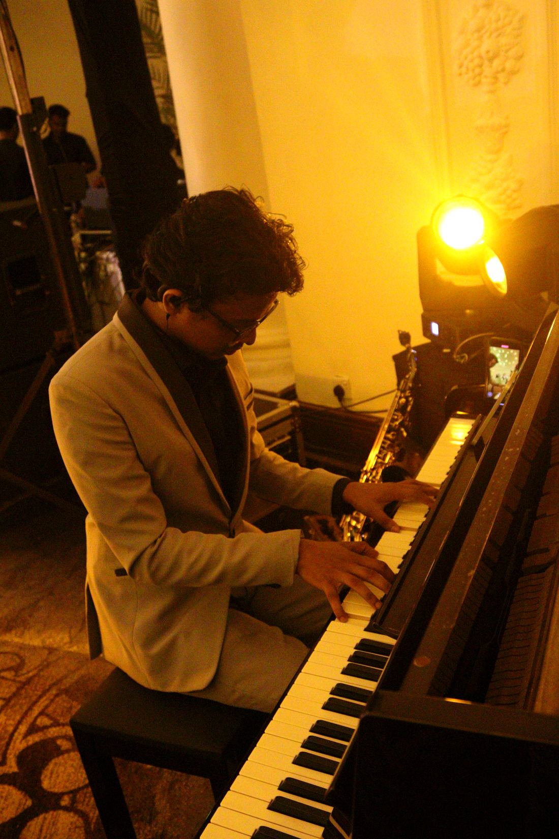 Himadu Thamuditha performing live at the piano